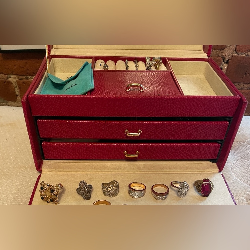 Elegant Women's Costume Jewelry 7 Ring Set in Gold and Silver